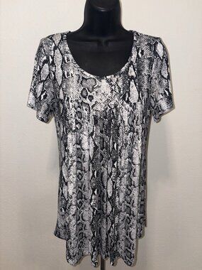 Your Style Women M Medium Snakeskin Print Pullover Tunic Blouse Short Sleeve